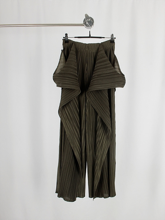 EBONY collection pleats skirt (women free)